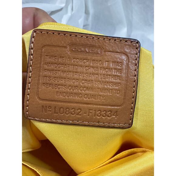 A225 Coach Scribble medium Crossbody - Picture 7 of 7